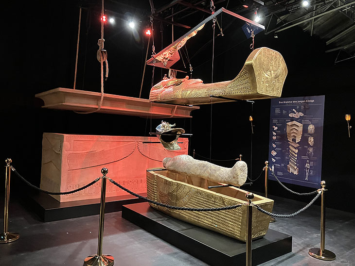 „Tutanchamun“ - das immersive Ausstellungserlebnis seit 09.10.204 – im UTOPIA - The Happening Place an der Heßstraße - Eintauchen in die spektakuläre Welt von Tutanchamun (©foto.Marikka-Laila Maisel)